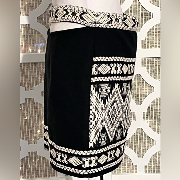 TOPSHOP SIZE 8 IVORY OFF WHITE BLACK SILVER SKIRT MINI MEDIUM - Picture 4 of 8